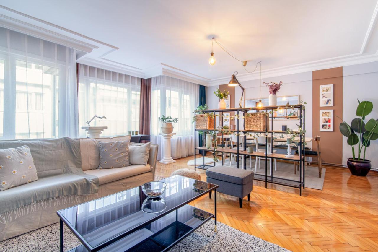 Gorgeous Flat With Lovely Balcony In Nisantasi Estambul Exterior foto